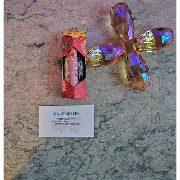 Burt’s Bees Misteltoe Kiss Set - Picture 2 of 7